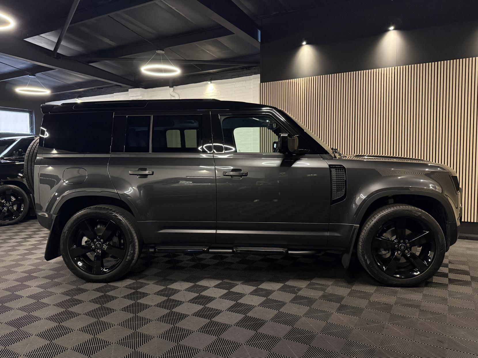 Land Rover Defender 110 3.0 D250 MHEV SE Hard Top SUV 5dr Diesel Auto 4WD MWB Euro 6 (s/s) (250 ps)