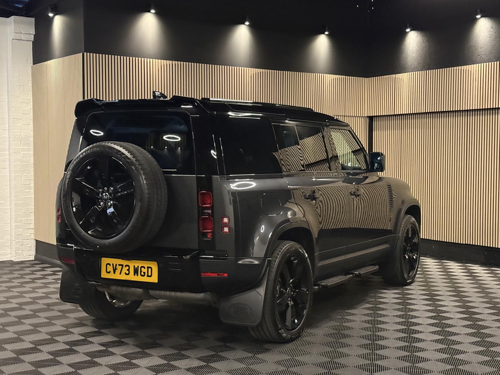 Land Rover Defender 110 3.0 D250 MHEV SE Hard Top SUV 5dr Diesel Auto 4WD MWB Euro 6 (s/s) (250 ps)