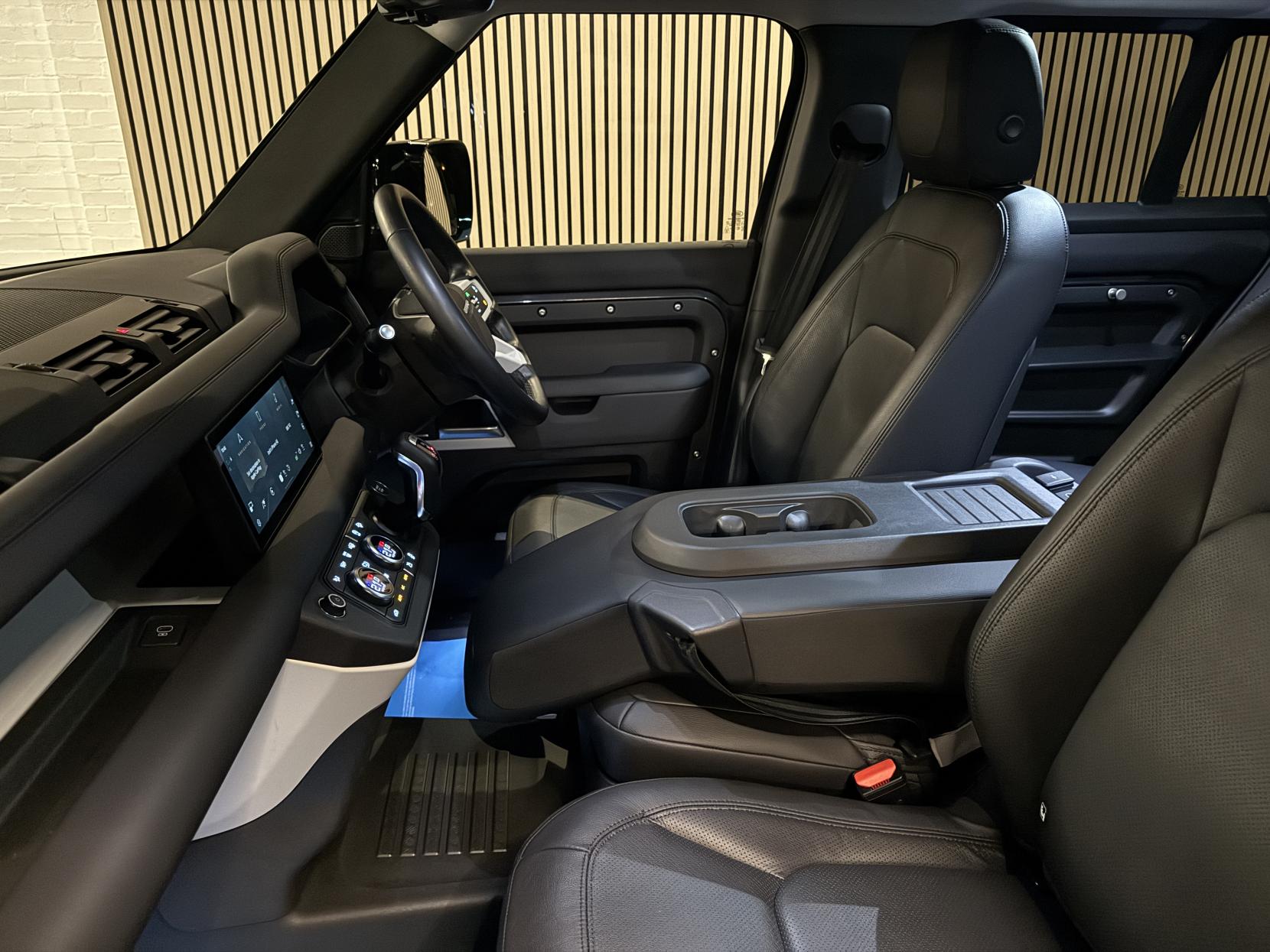 Land Rover Defender 110 3.0 D250 MHEV SE Hard Top SUV 5dr Diesel Auto 4WD MWB Euro 6 (s/s) (250 ps)